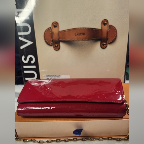 EUC-LOUIS VUITTON VERNIS WALLET- RED- With LV Chain, box, and ribbon - Picture 10 of 14